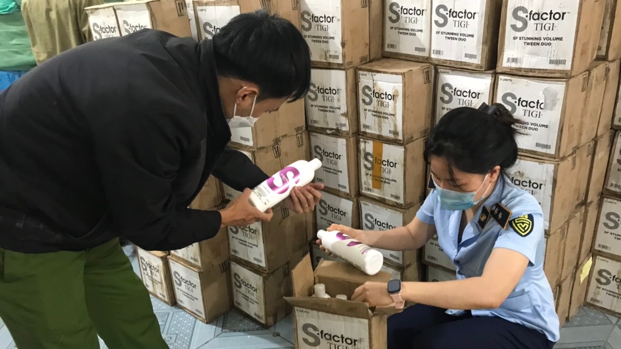 Tạm giữ lô mỹ phẩm không hóa đơn trị giá hơn 1,5 tỷ đồng