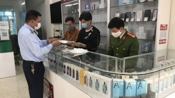 Thu giữ trên 40 điện thoại iphone nhập lậu