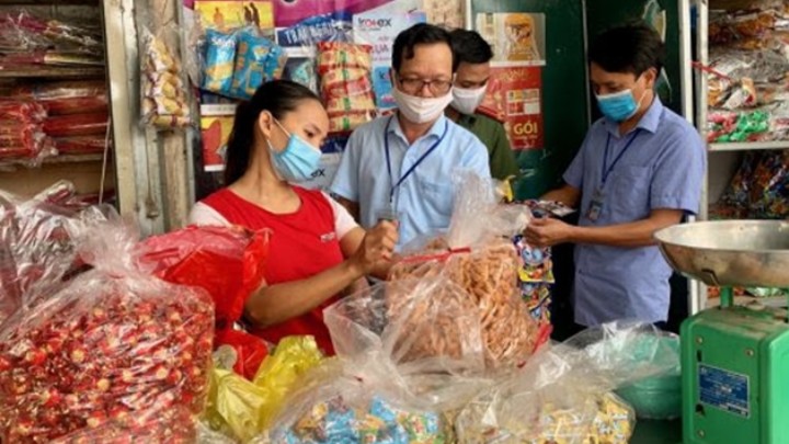 Tăng cường xử lý việc sản xuất, kinh doanh thực phẩm kém chất lượng dịp Tết