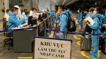 Người nhập cảnh đã tiêm đủ vắc xin tự theo dõi sức khỏe tại nhà trong 3 ngày đầu