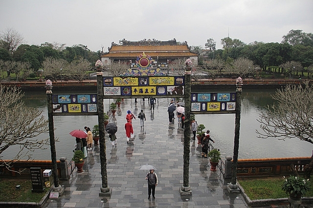 Quang cảnh Đại Nội Huế nhìn từ Ngọ Môn