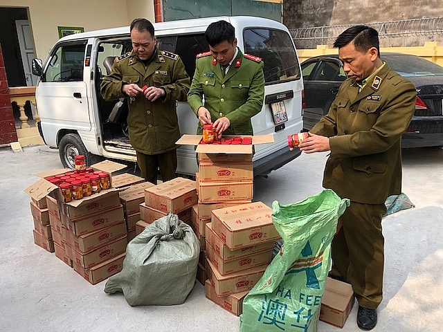 Lực lượng chức năng tỉnh Lạng Sơn vừa ngăn chặn kịp thời 960 lọ Đậu phụ muối nhập lậu