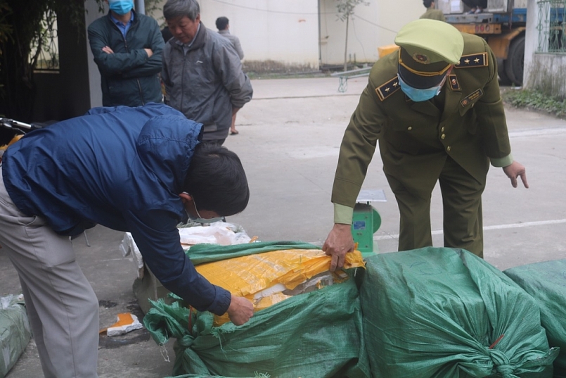 Nghệ An phát hiện và tiêu hủy hơn 14 tấn sản phẩm động vật không rõ nguồn gốc xuất xứ Nghệ An phát hiện và tiêu hủy hơn 14 tấn sản phẩm động vật không rõ nguồn gốc xuất xứ