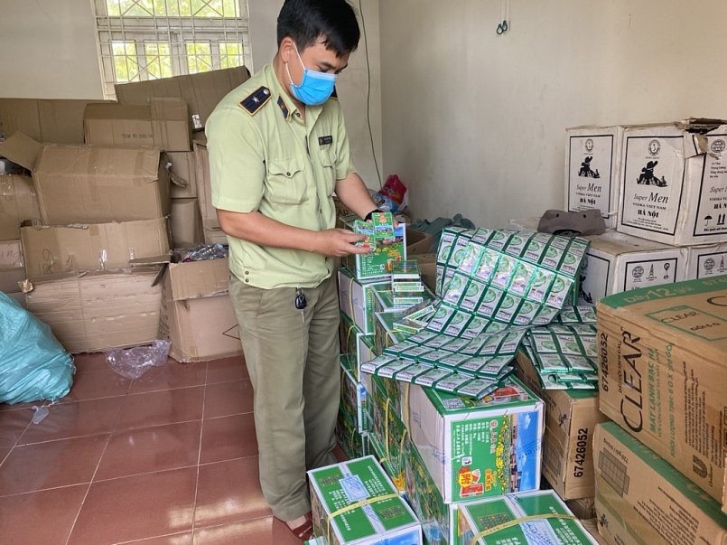 QLTT Gia Lai tạm giữ hơn 20.000 gói dầu gội có dấu hiệu giả mạo nhãn hiệu Clear