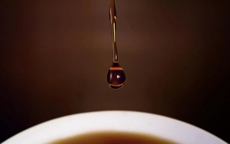 Nước mắm truyền thống Phú Quốc có màu nâu cánh gián, vị ngọt thơm ngon