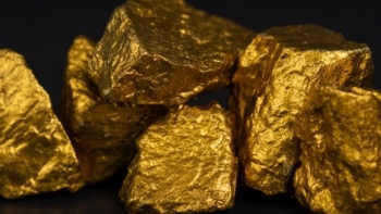 Cập nhật giá vàng hôm nay 25/2: Tiếp tục giảm nhẹ