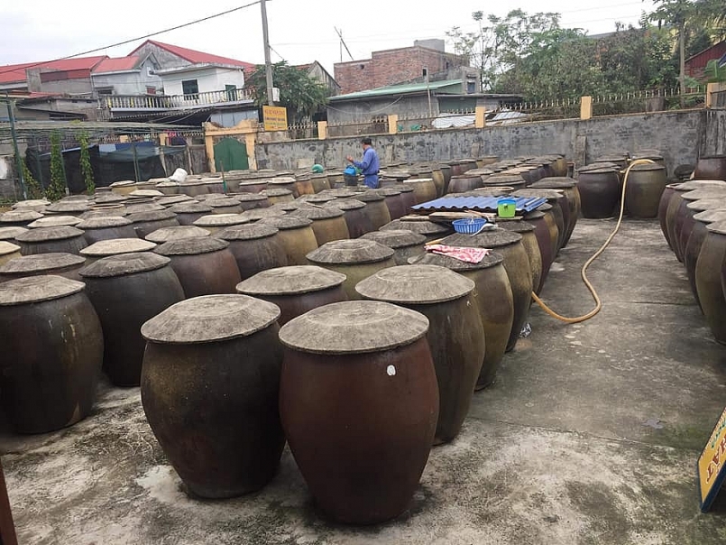 Một cơ sở sản xuất nước mắm Cát Hải