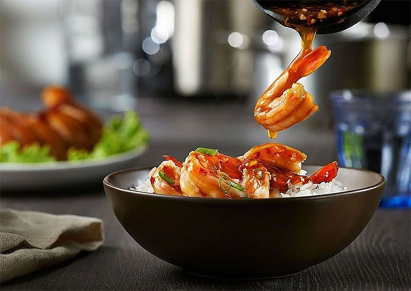 Nước mắm Cát Hải có mùi thơm nhẹ đặc trưng và thường có vị mặn hơn một số dòng nước mắm khác tại Việt Nam