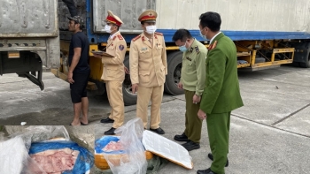 Thanh Hóa: Phát hiện xe đầu kéo vận chuyển gần 10 tấn “thực phẩm bẩn”