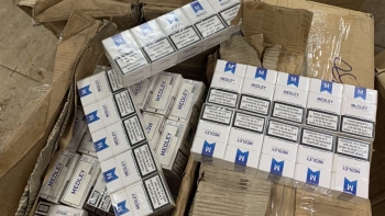 Bắt giữ hơn 10.000 bao thuốc lá trên chuyến bay từ Dubai về Nội Bài