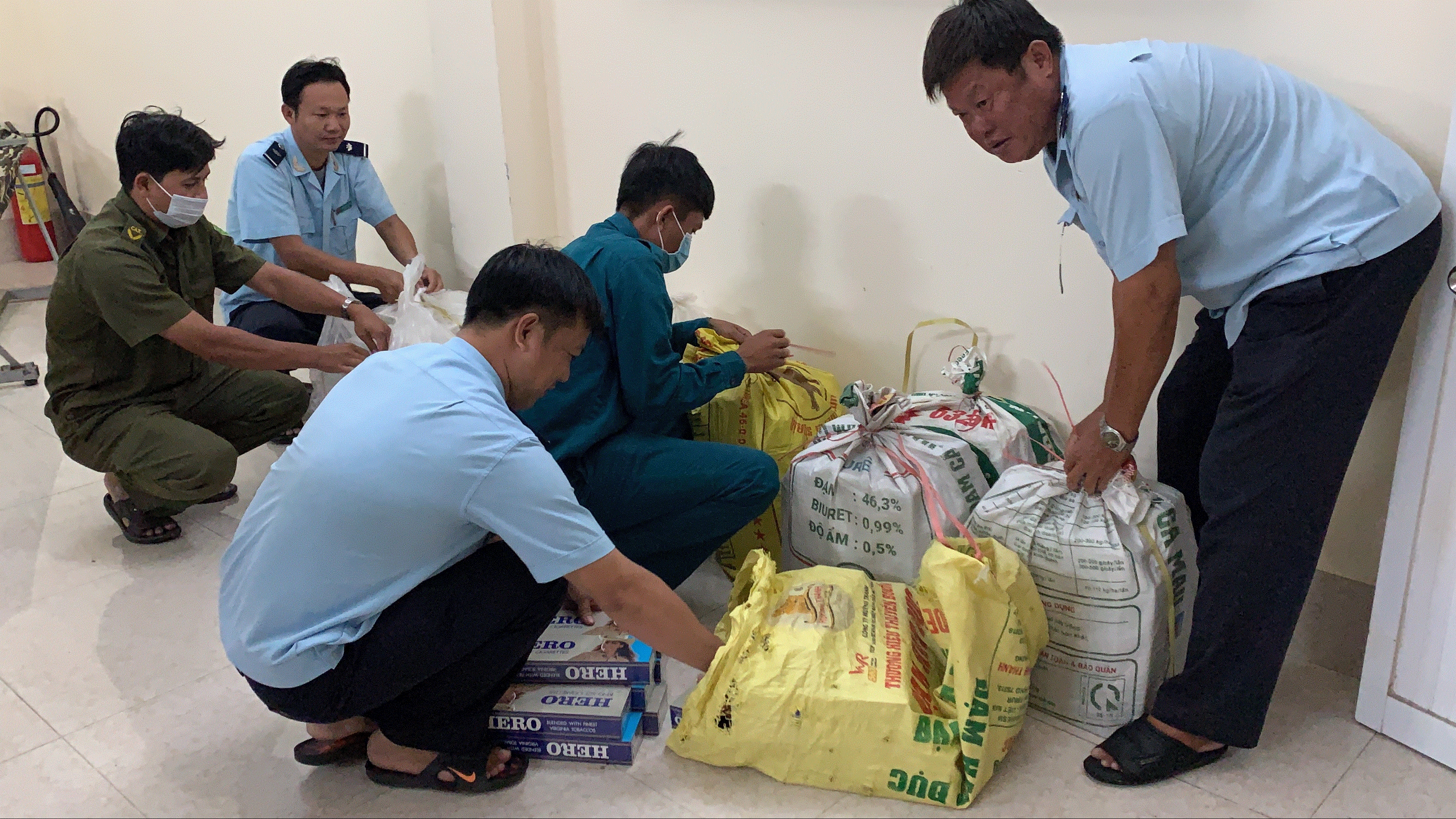 Đồng Tháp: Phát hiện, thu giữ 2.500 bao thuốc lá nhập lậu