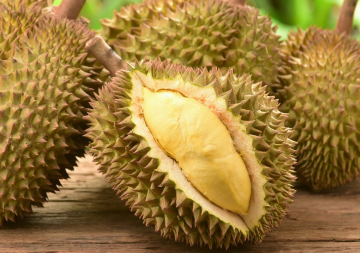 Tiêu thụ khó khăn khiến giá sầu riêng, xoài cát chu, cam xoàn sụt giảm