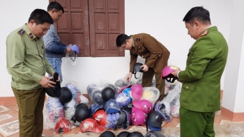 Lai Châu: Tịch thu 325 chiếc mũ bảo hiểm thời trang không rõ nguồn gốc xuất xứ