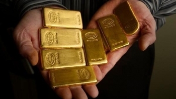 Giá vàng hôm nay 31/3: Rơi xuống dưới ngưỡng 1.700 USD/ounce