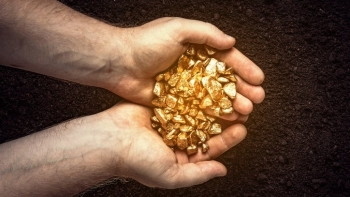 Giá vàng hôm nay 23/4: Đi xuống