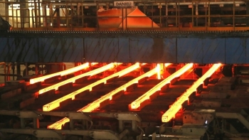 Giá sắt thép hôm nay 23/4: Chưa dứt đà tăng