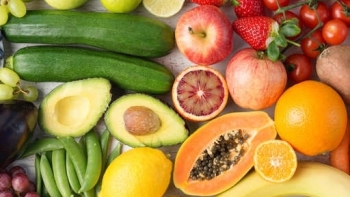 Giá rau củ quả hôm nay 27/4: Đa dạng mặt hàng được khuyến mãi