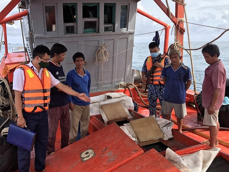 Lực lượng Cảnh sát biển thu giữ 70.000 lít dầu vận chuyển trái phép