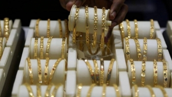 Giá vàng hôm nay 30/4: Quay đầu giảm