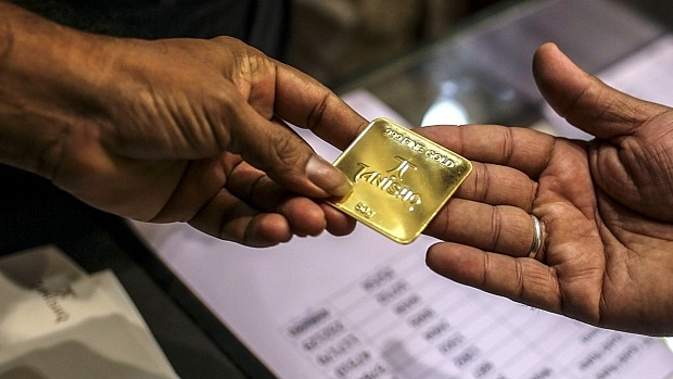 Giá vàng hôm nay 1/5 chìm xuống đáy