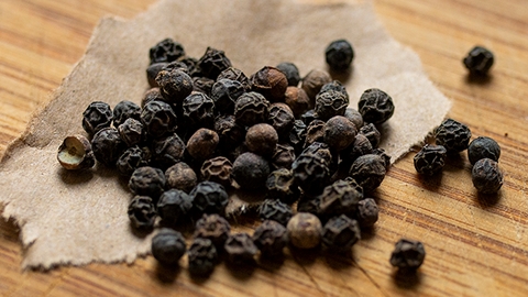 Giá hồ tiêu hôm nay 5/5: Trong nước ổn định, thế giới tiếp tục giảm