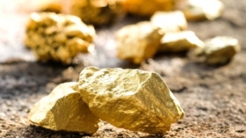 Giá vàng hôm nay 7/5: Tăng mạnh, vượt mốc 1.800 USD/ounce