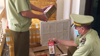 Bắc Ninh: Xử phạt 90 triệu đồng, tịch thu 408 chai rượu nhập lậu từ Trung Quốc