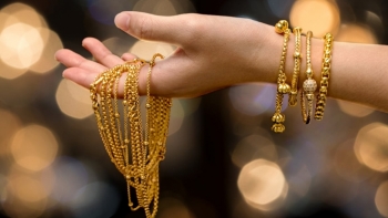 Giá vàng hôm nay 26/5: Neo ở đỉnh cao