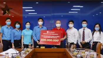 SeABank ủng hộ gần 1,7 tỷ đồng hỗ trợ công nhân, người dân bị ảnh hưởng bởi Covid-19