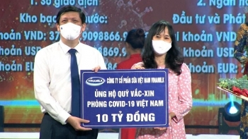 Vinamilk tiếp tục đồng hành với Chính phủ, ủng hộ 10 tỷ đồng vào Quỹ vaccine