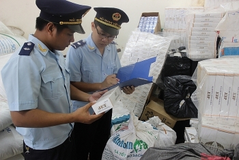 Quảng Trị: Thu giữ 1.200 chai sữa nước Ensure và 1.000 bao thuốc lá vô chủ