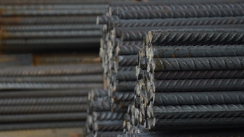 Giá sắt thép hôm nay 15/6: Chấm dứt đà tăng