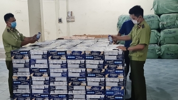 Phú Yên: Bắt giữ gần 10.000 chai bia, sữa Ensure không có hóa đơn, chứng từ
