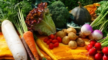 Giá rau củ quả hôm nay 24/6: Không ngừng được ưu đãi