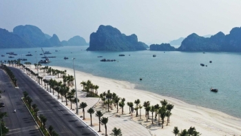 Quảng Ninh: Mở lại các hoạt động tập trung đông người, tôn giáo, lễ hội, bãi tắm công cộng có kiểm soát