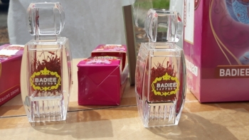 Hải Phòng: Thu giữ 15.000 hộp nước hoa và hơn 50 kg nhụy hoa nghệ tây “vô chủ”