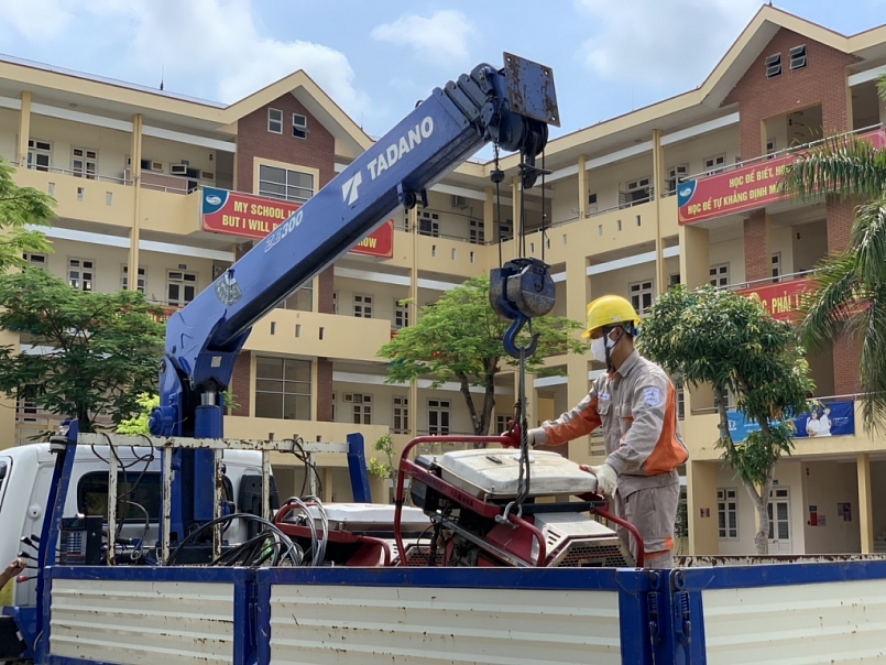 Các công ty Điện lực trực thuộc EVNNPC sẵn sàng phương tiện vật tư đảm bảo cấp điện cho các điểm thi tốt nghiệp THPT Các công ty Điện lực trực thuộc EVNNPC sẵn sàng phương tiện vật tư đảm bảo cấp điện cho các điểm thi tốt nghiệp THPT