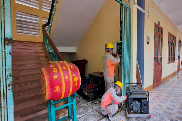 Máy phát điện được chuẩn bị tại các điểm thi ở Quảng Ninh Máy phát điện được chuẩn bị tại các điểm thi ở Quảng Ninh