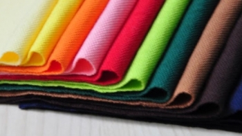 Vải may mặc nhập khẩu về Việt Nam chủ yếu có xuất xứ từ Trung Quốc