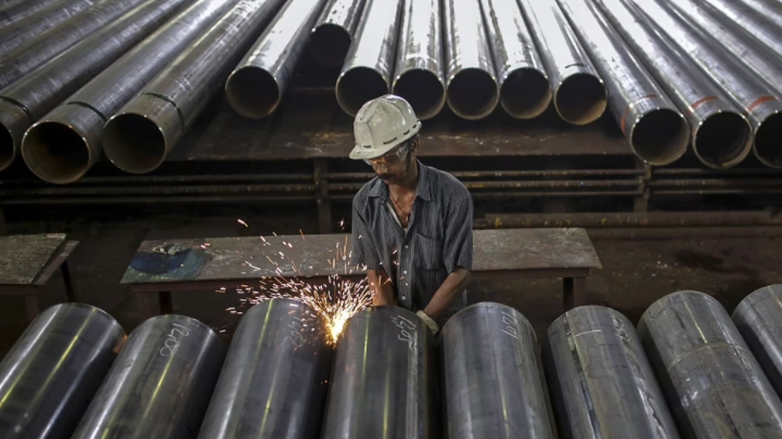 Giá sắt thép hôm nay 9/8: Tiếp tục giảm trong ngày đầu tuần