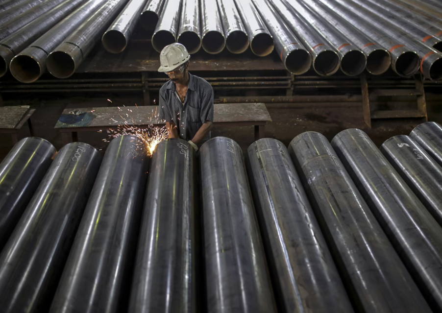 Giá sắt thép hôm nay 9/8: Tiếp tục giảm trong ngày đầu tuần