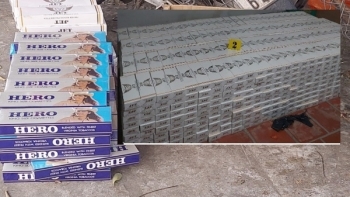 Tiền Giang: Thu giữ hơn 13.000 bao thuốc lá điếu nhập lậu và 50.000 túi bọc trái cây nhập khẩu