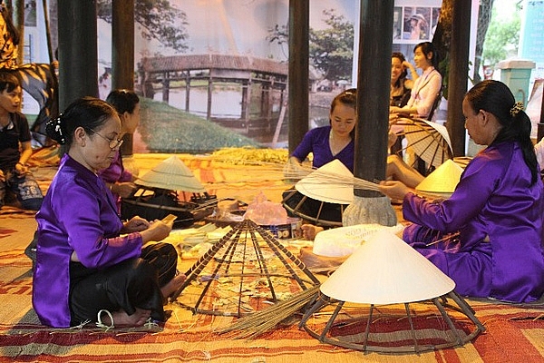 Thừa Thiên-Huế: Hỗ trợ nghệ nhân, làng nghề truyền thống nâng cao giá trị sản phẩm