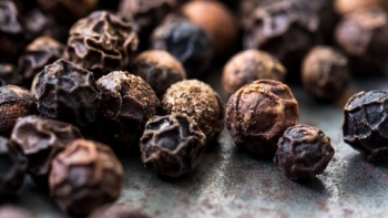 Giá hồ tiêu hôm nay 28/8: Giảm 500 đồng/kg tại một số địa phương