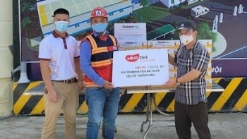 Thịt sạch MEATDeli chia sẻ cùng bữa ăn công nhân bệnh viện dã chiến Hoàng Mai, Hà Nội