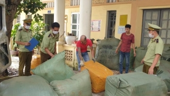 Lạng Sơn: Thu giữ hàng nghìn sản phẩm may mặc để xác minh nguồn gốc