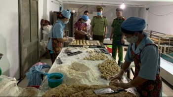 Lạng Sơn: Liên tiếp phát hiện 3 cơ sở sản xuất, kinh doanh bánh trung thu vi phạm