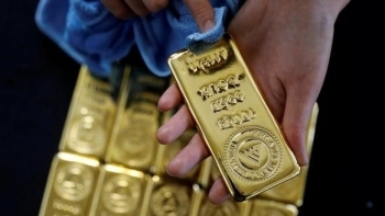 Cập nhật giá vàng hôm nay 7/10: Lao dốc không phanh