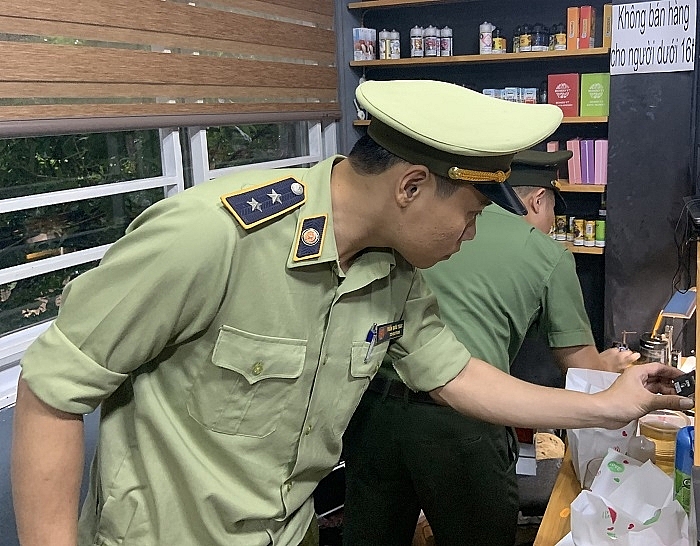 Nghệ An phát hiện, xử lý cơ sở kinh doanh thuốc lá điện tử nhập lậu