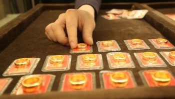 Cập nhật giá vàng hôm nay 12/10: Giảm ở phiên chiều